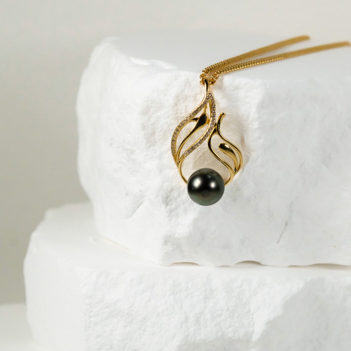 Nalu Dark Tahitian Pearl Necklace