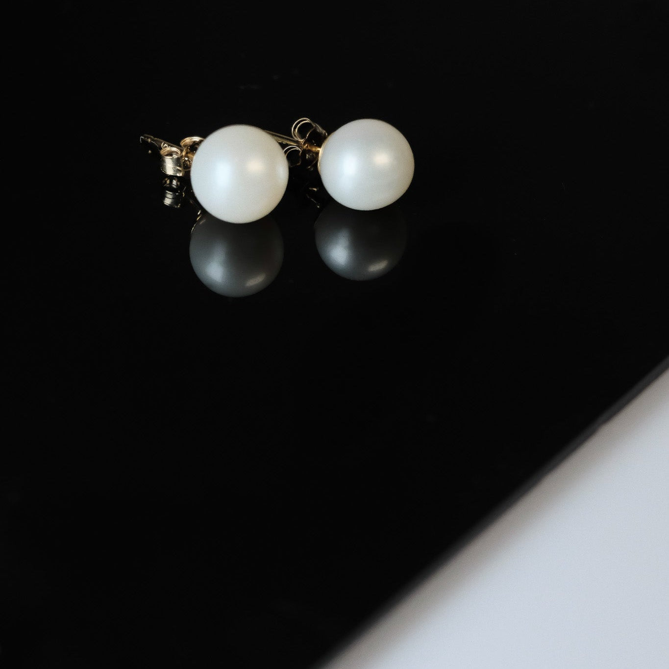 The Signature Classic Pearl Studs