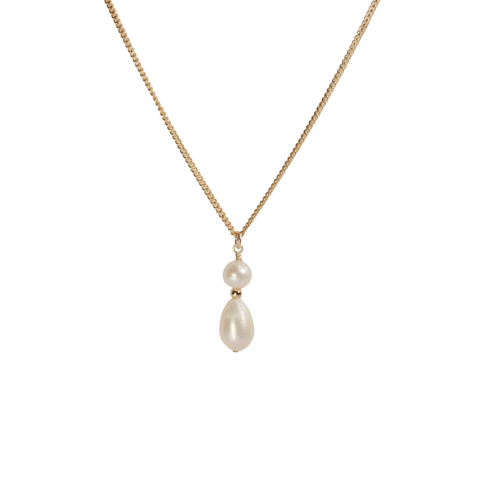 The Amore Pearl Pendant Necklace