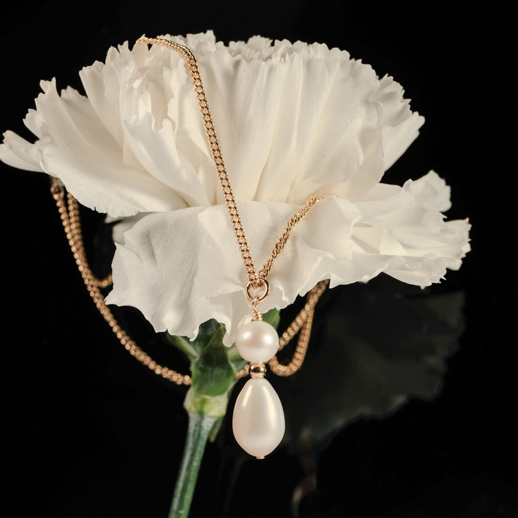 The Amore Pearl Pendant Necklace